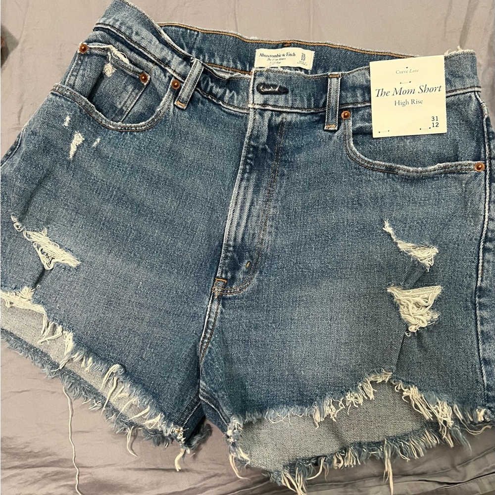 Abercrombie the mom short 4 in 31 curve love NWT